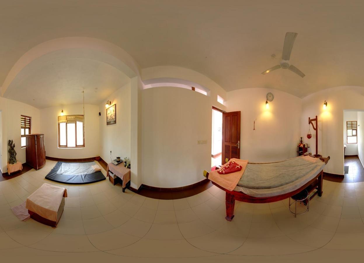 Estuary Sarovar Premiere Poovar Island Exterior foto