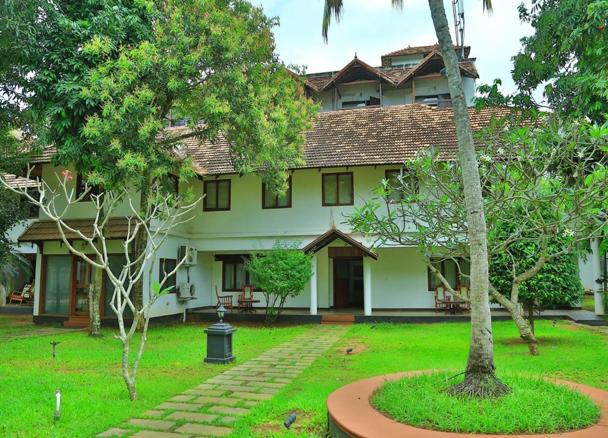 Estuary Sarovar Premiere Poovar Island Exterior foto