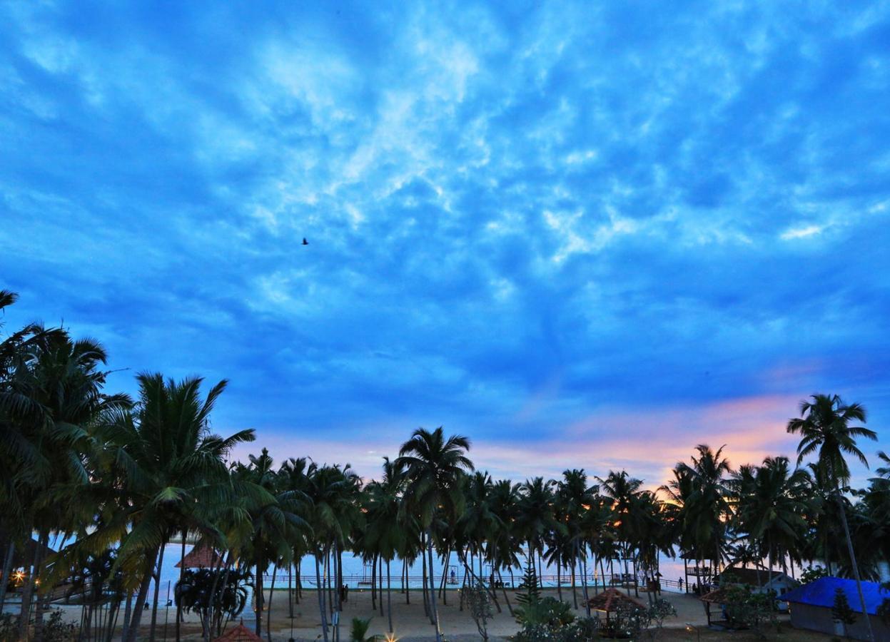 Estuary Sarovar Premiere Poovar Island Exterior foto