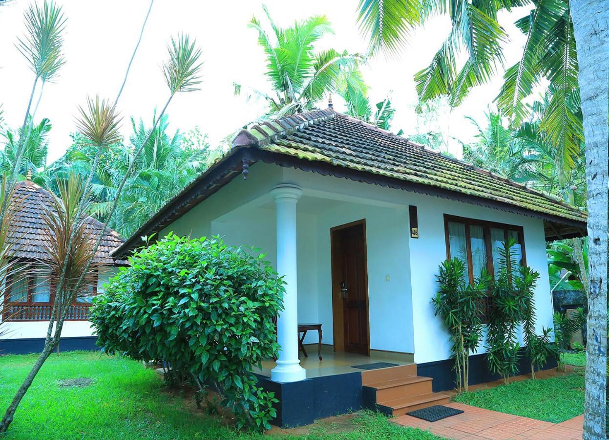 Estuary Sarovar Premiere Poovar Island Exterior foto